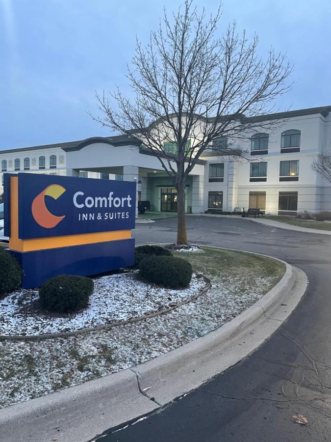 Comfort Inn & Suites Grand Blanc-Flint Bagian luar foto