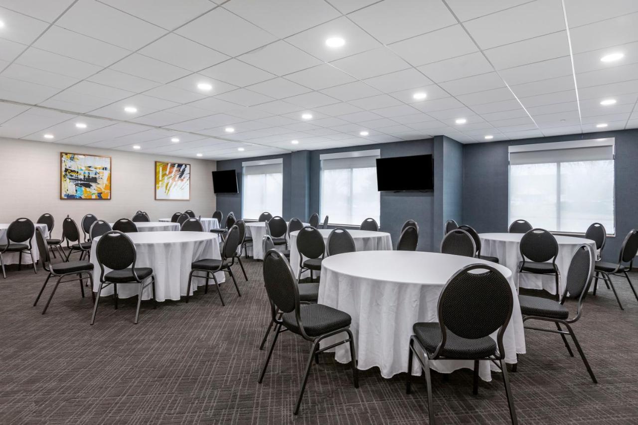 Comfort Inn & Suites Grand Blanc-Flint Bagian luar foto