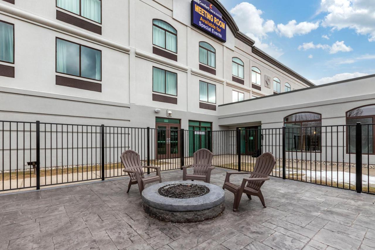 Comfort Inn & Suites Grand Blanc-Flint Bagian luar foto
