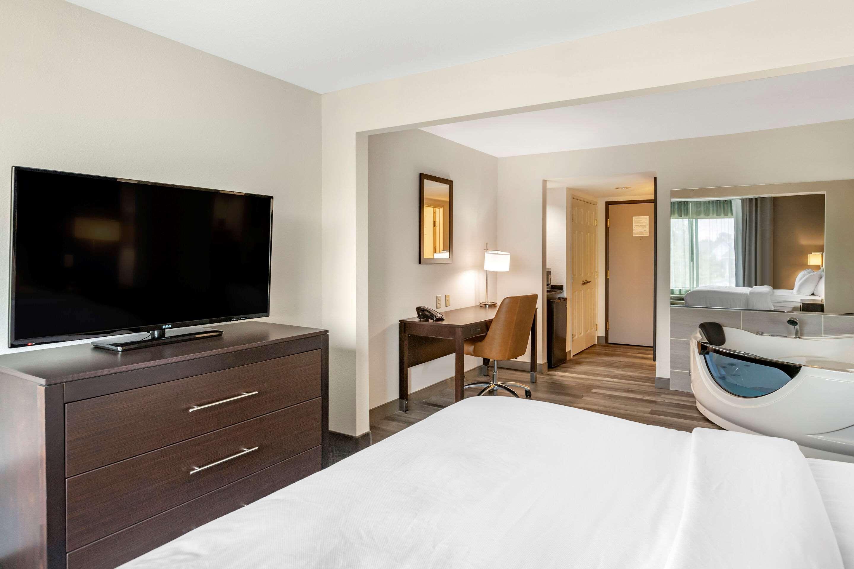 Comfort Inn & Suites Grand Blanc-Flint Bagian luar foto
