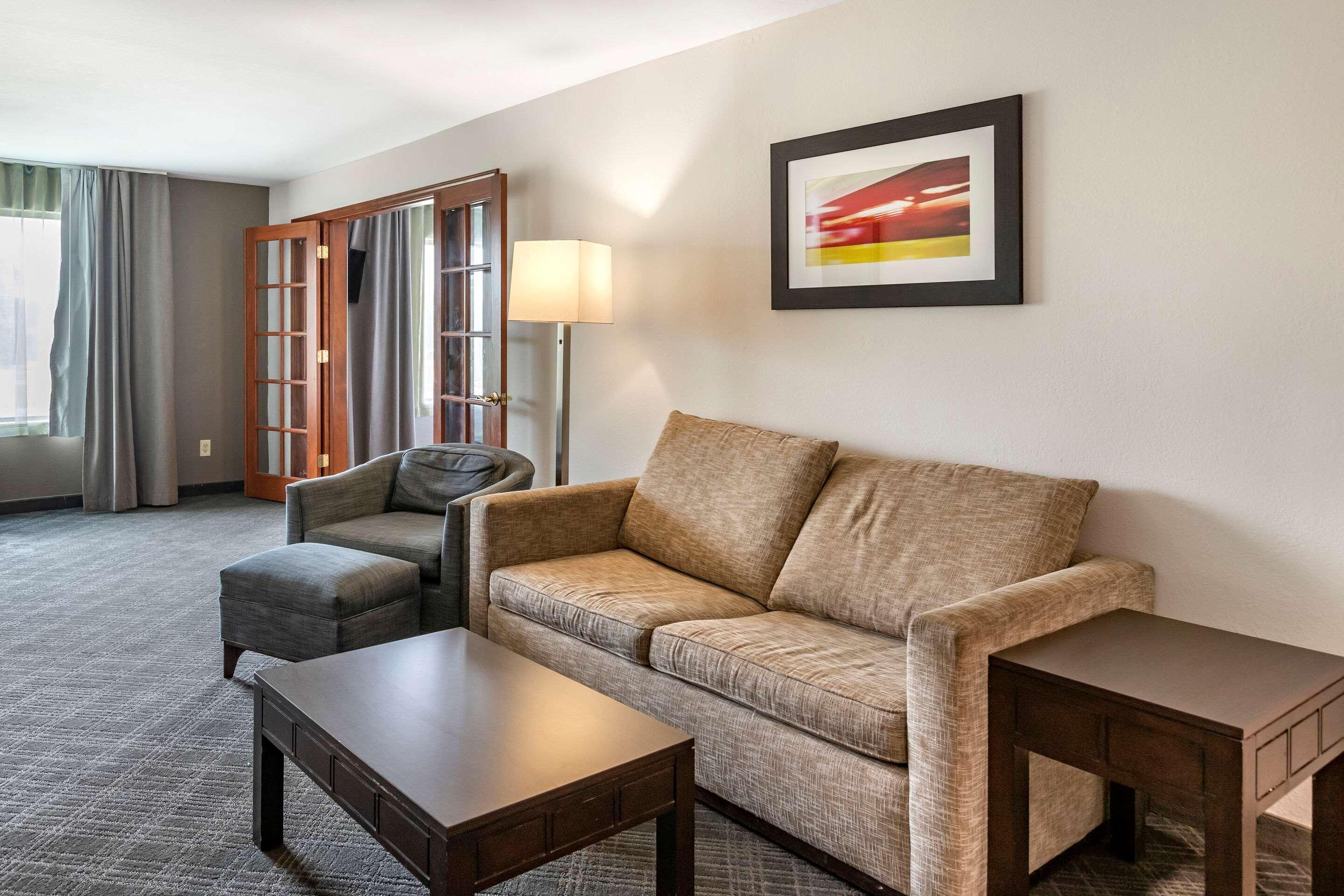 Comfort Inn & Suites Grand Blanc-Flint Bagian luar foto
