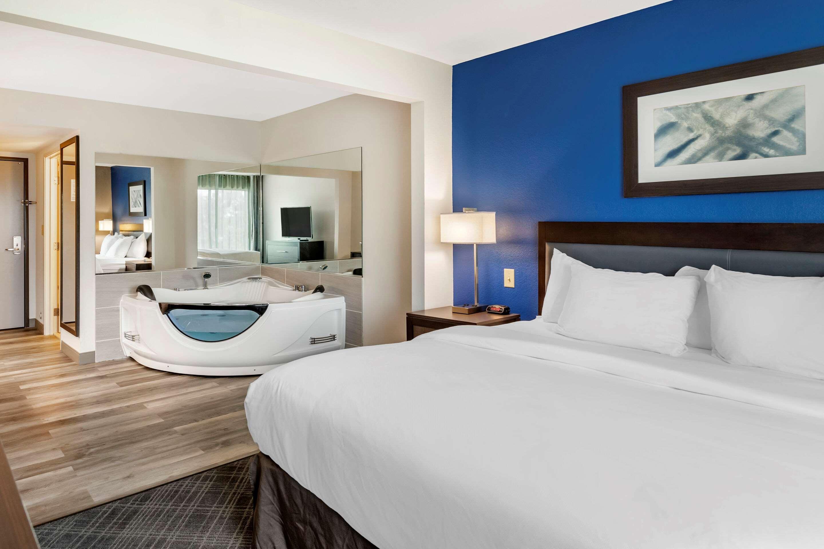 Comfort Inn & Suites Grand Blanc-Flint Bagian luar foto