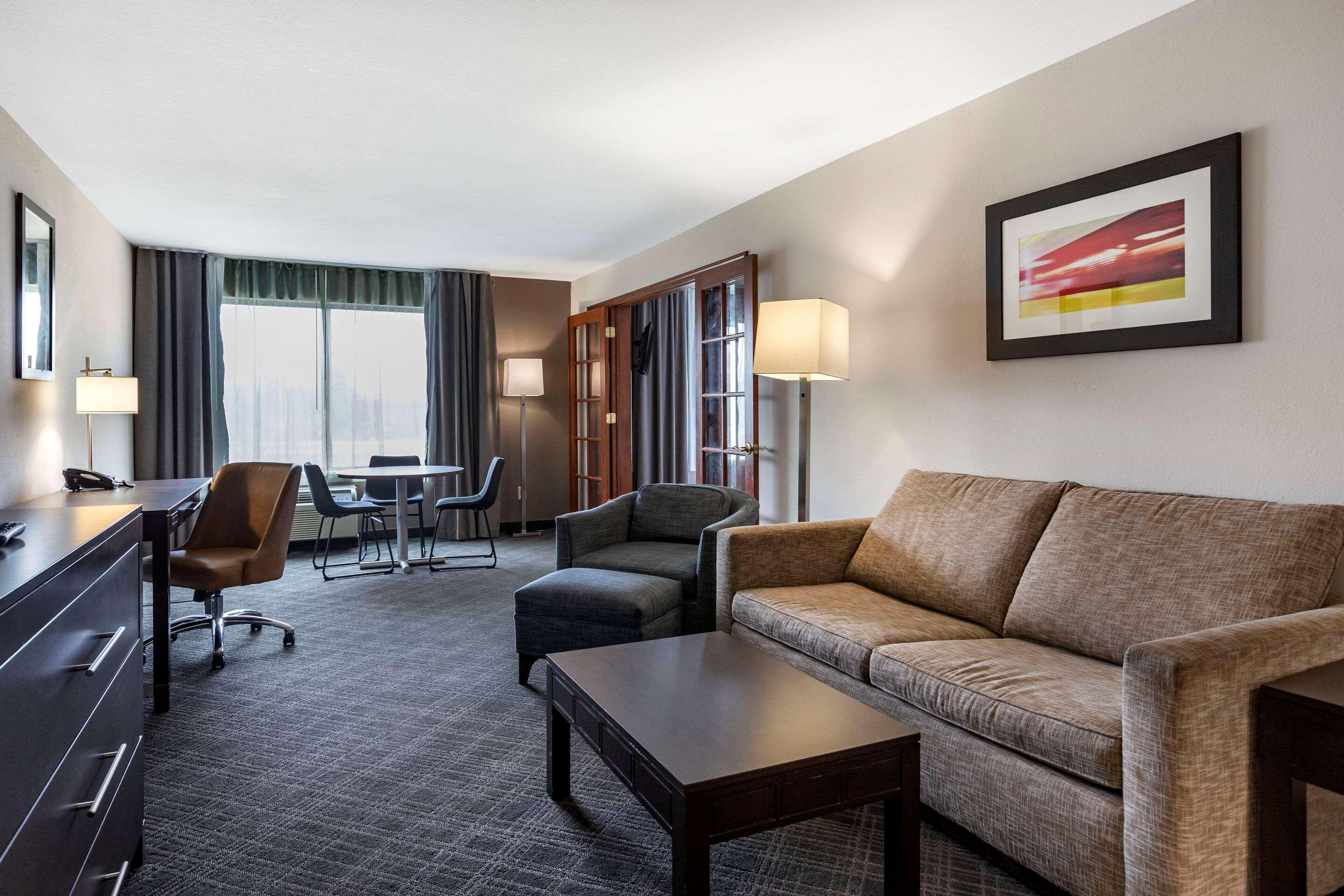 Comfort Inn & Suites Grand Blanc-Flint Bagian luar foto