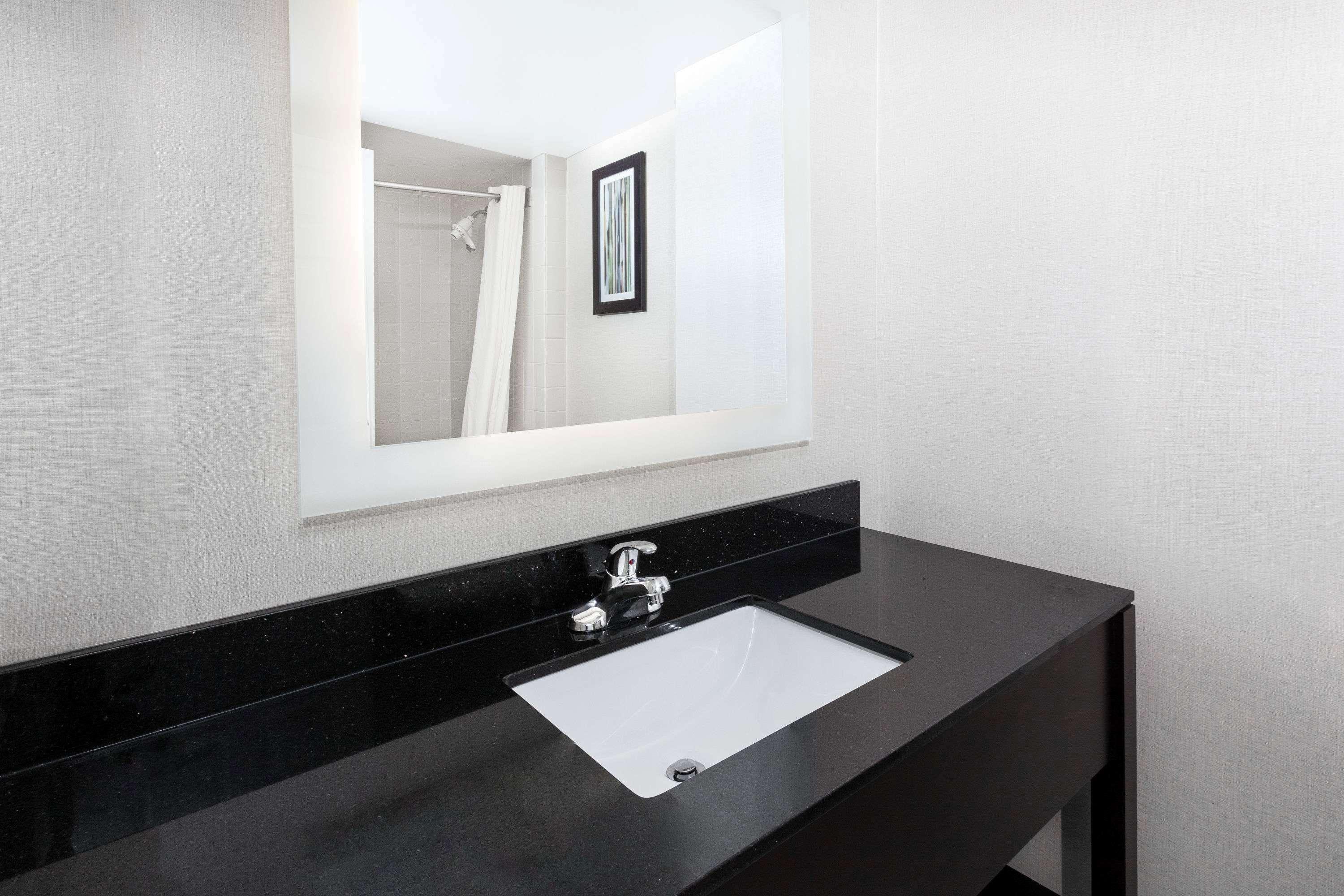 Comfort Inn & Suites Grand Blanc-Flint Bagian luar foto