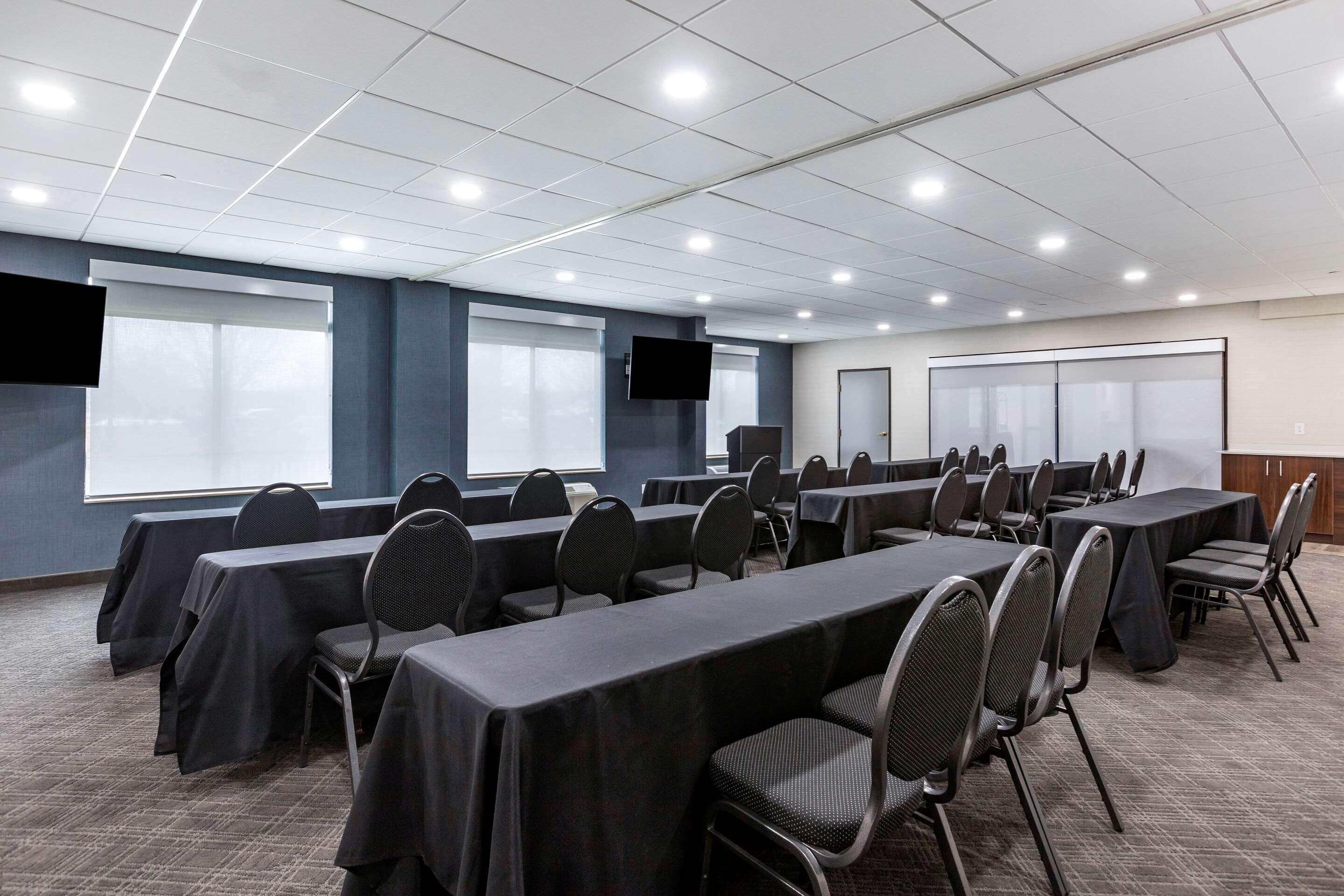 Comfort Inn & Suites Grand Blanc-Flint Bagian luar foto