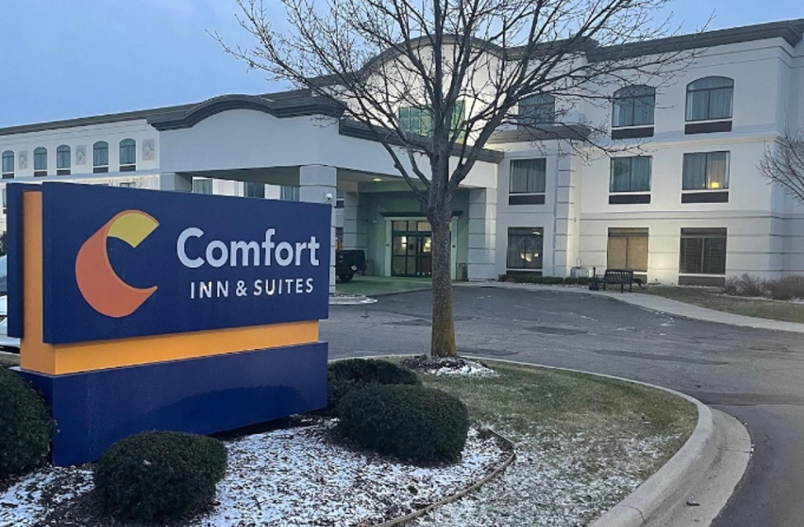 Comfort Inn & Suites Grand Blanc-Flint Bagian luar foto