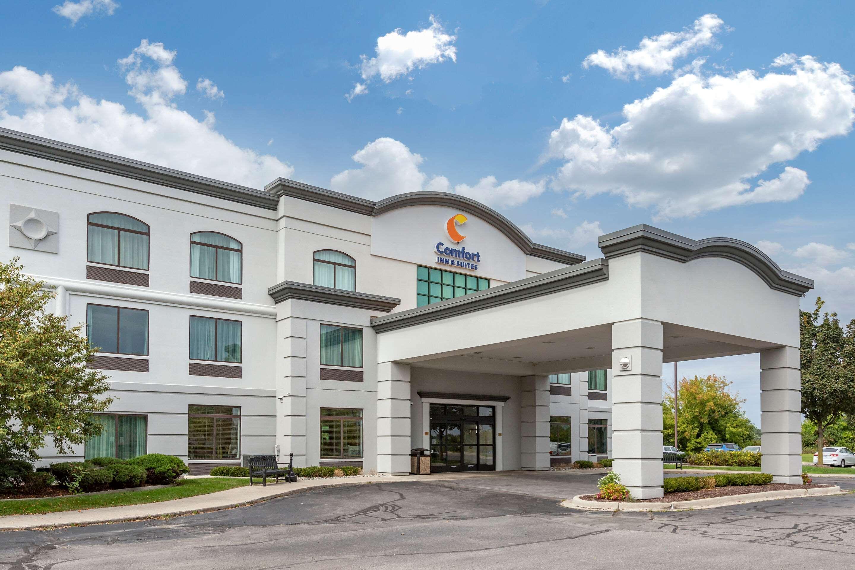 Comfort Inn & Suites Grand Blanc-Flint Bagian luar foto
