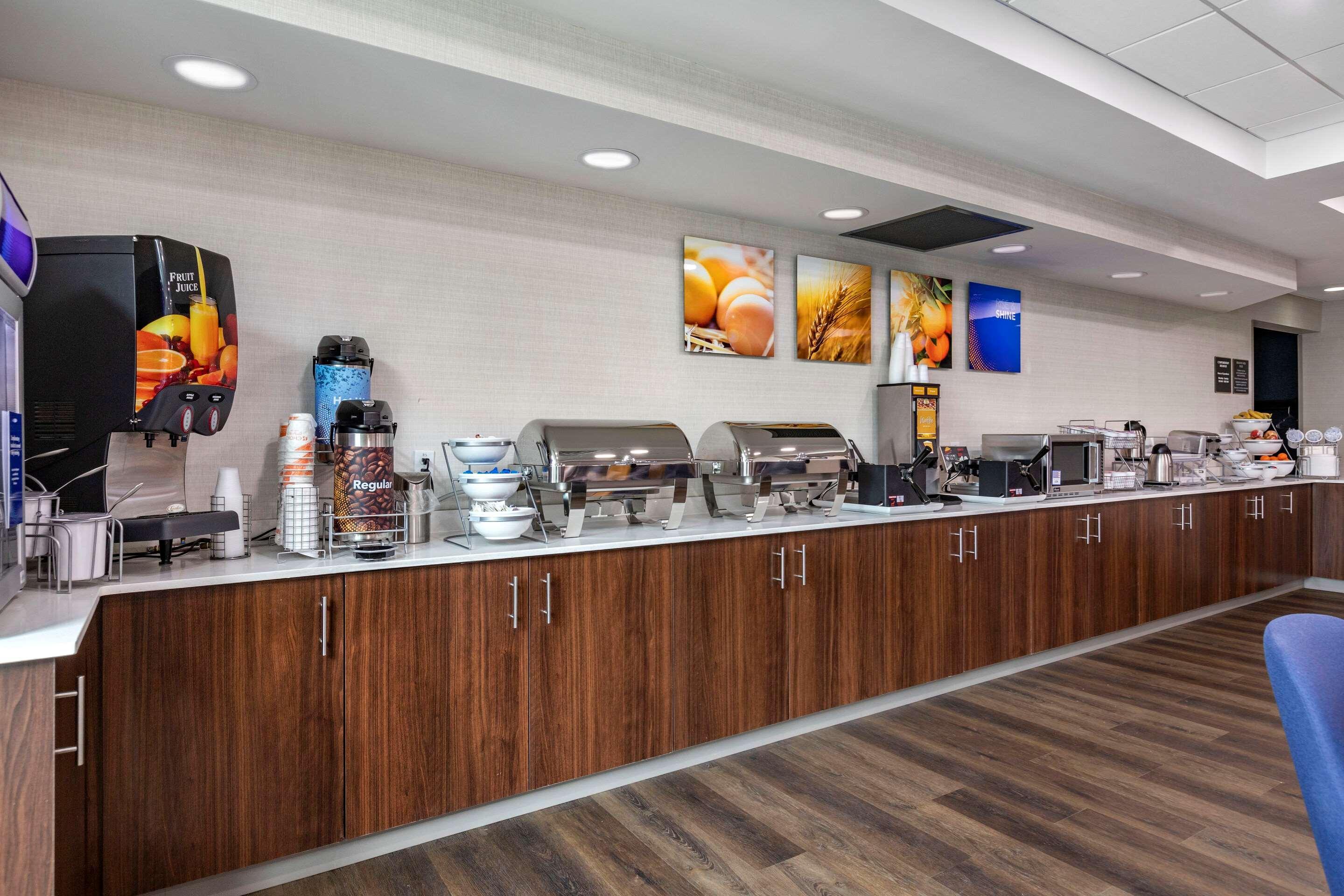 Comfort Inn & Suites Grand Blanc-Flint Bagian luar foto