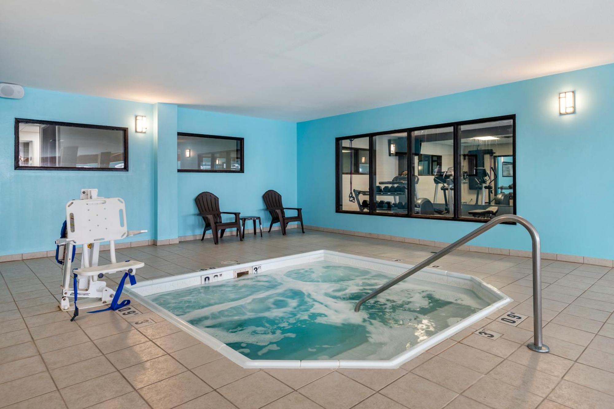 Comfort Inn & Suites Grand Blanc-Flint Bagian luar foto